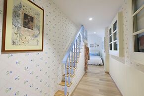 KITSCH HOTEL