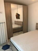 Room With Bathroom and Kitchen, With Independent Entrance
