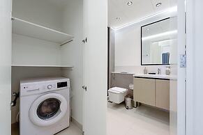Stayis- 1 BR Spacious & Luxury Apartment