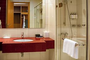 Golden Tulip Muscat