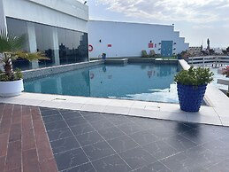 Golden Tulip Muscat