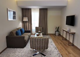 Golden Tulip Muscat