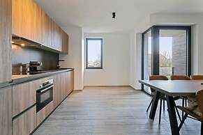 Spacious 3 Bedroom Apartment With Private Garage