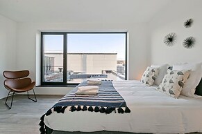 Spacious 3 Bedroom Apartment With Private Garage