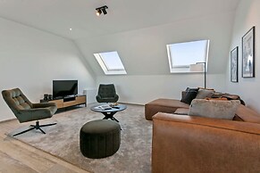 Spacious 3 Bedroom Apartment With Private Garage