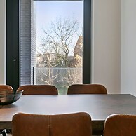 Spacious 3 Bedroom Apartment With Private Garage