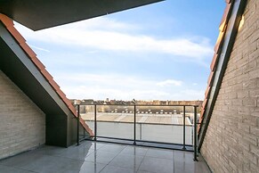 Spacious 3 Bedroom Apartment With Private Garage
