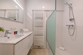 Comfortable 2 Bedroom Apartment With Sea-view