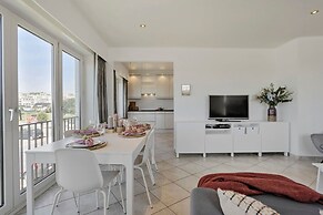 Charming Apartment Near the Beach