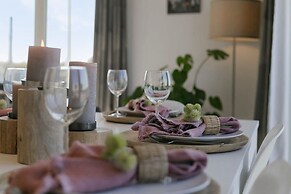 Charming Apartment Near the Beach