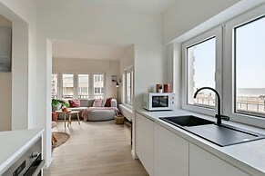 Stylishly Refurbished Apartment With sea View