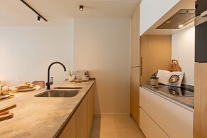 Stunning Apartment on top Location With Parking