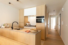 Stunning Apartment on top Location With Parking