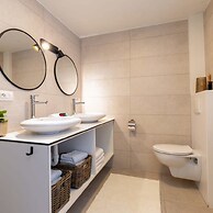 Stylish Duplex Apartment in a Renovated Town House