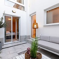 Stylish Duplex Apartment in a Renovated Town House