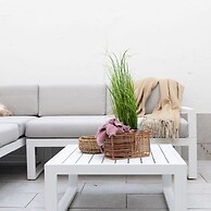 Stylish Duplex Apartment in a Renovated Town House