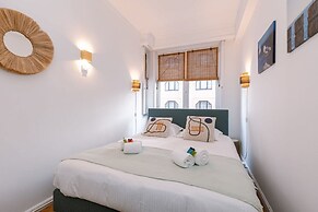Comfy 1-bedroom Apartment With Side Seaview