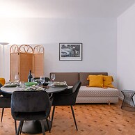 Comfy 1-bedroom Apartment With Side Seaview