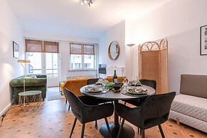 Comfy 1-bedroom Apartment With Side Seaview