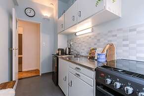 Comfy 1-bedroom Apartment With Side Seaview