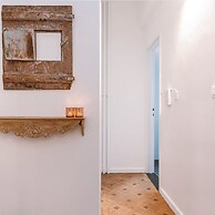Comfy 1-bedroom Apartment With Side Seaview