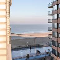 Comfy 1-bedroom Apartment With Side Seaview