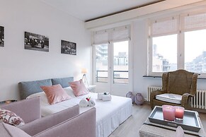 Beautiful and Spacious Studio With Side Seaview