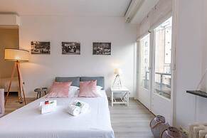 Beautiful and Spacious Studio With Side Seaview
