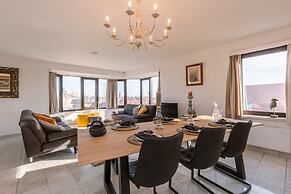 Spacious Modern sea View Apartment With Garage