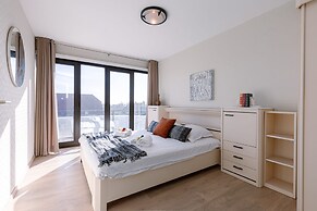 Spacious Modern sea View Apartment With Garage