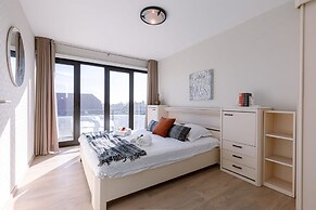 Spacious Modern sea View Apartment With Garage