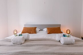 Bright Modern Apartment Close to the Casino