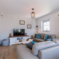 Centrally Located Apartment With Sunny Terrace