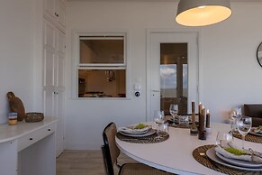 Beautiful Seaview Apartment With Private Garage