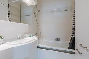 Beautiful Seaview Apartment With Private Garage