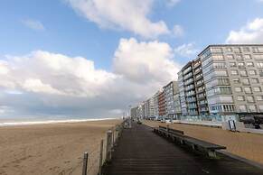 Beautiful Seaview Apartment With Private Garage