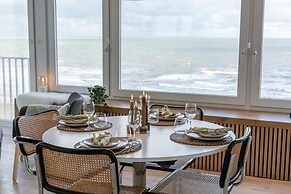 Beautiful Seaview Apartment With Private Garage