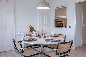 Beautiful Seaview Apartment With Private Garage