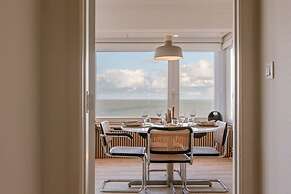 Beautiful Seaview Apartment With Private Garage