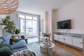 Warm Cozy Lateral Seaview Apartment