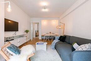 Warm Cozy Lateral Seaview Apartment