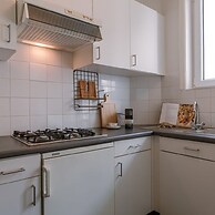 Warm Cozy Lateral Seaview Apartment