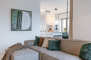 Beautiful Apartment With Terrace and Parking