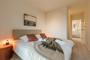 Beautiful Apartment With Terrace and Parking
