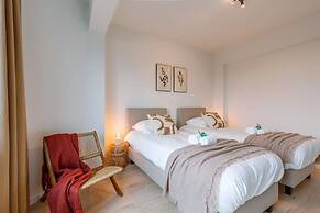 Luminous Family Apartment With Magnificent View