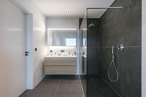 Luxurious Apartment With Parking