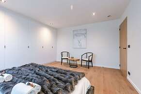 Luxurious Apartment With Parking