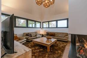 Luxurious Apartment With Parking