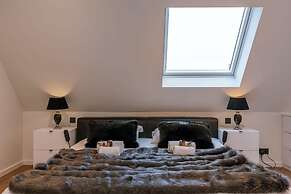 Luxurious Apartment With Parking
