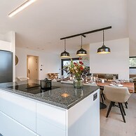 Luxurious Apartment With Parking